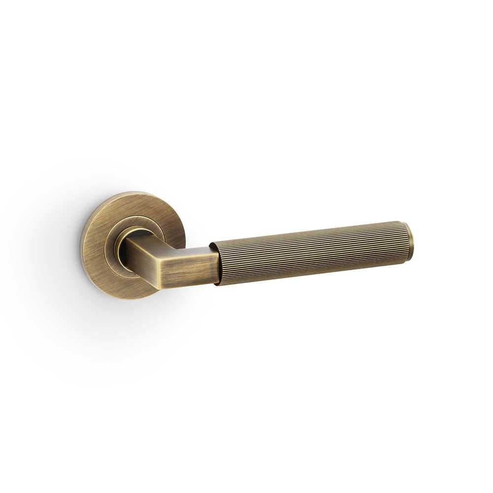 Reeded Hurricane Lever on Round Rose