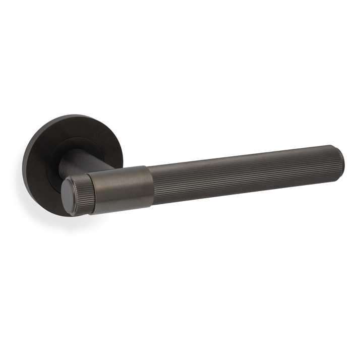 Kingston Reeded lever on Round Rose - Image 3