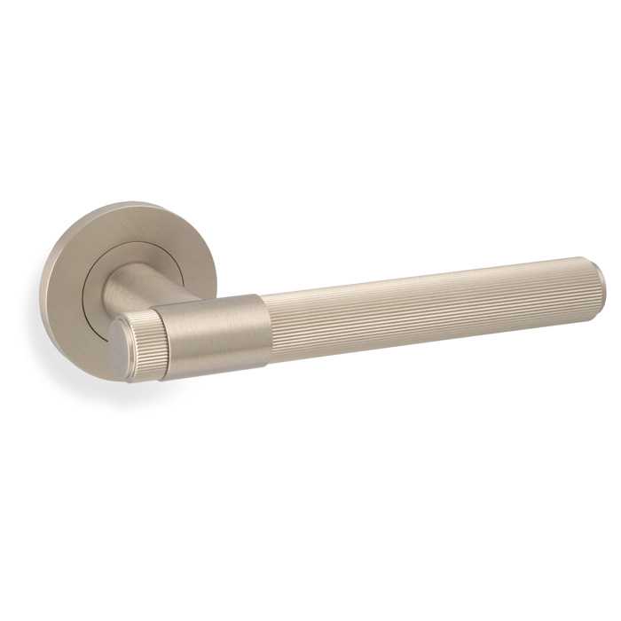 Kingston Reeded lever on Round Rose - Image 6